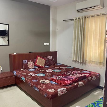 Satguru Guest House Ujjain Εξωτερικό φωτογραφία