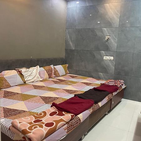 Satguru Guest House Ujjain Εξωτερικό φωτογραφία