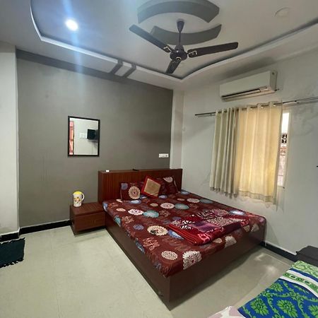 Satguru Guest House Ujjain Εξωτερικό φωτογραφία