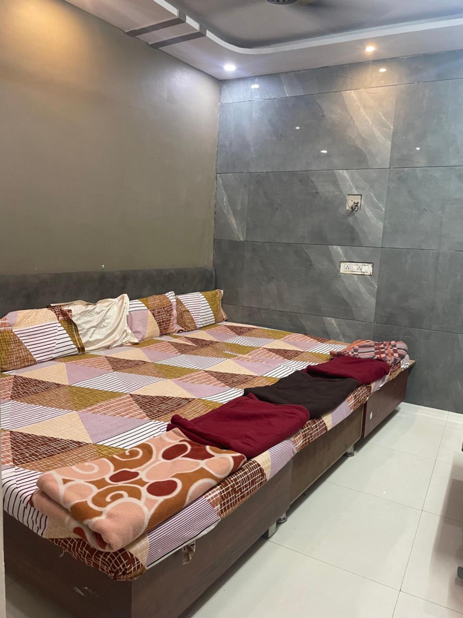Satguru Guest House Ujjain Εξωτερικό φωτογραφία