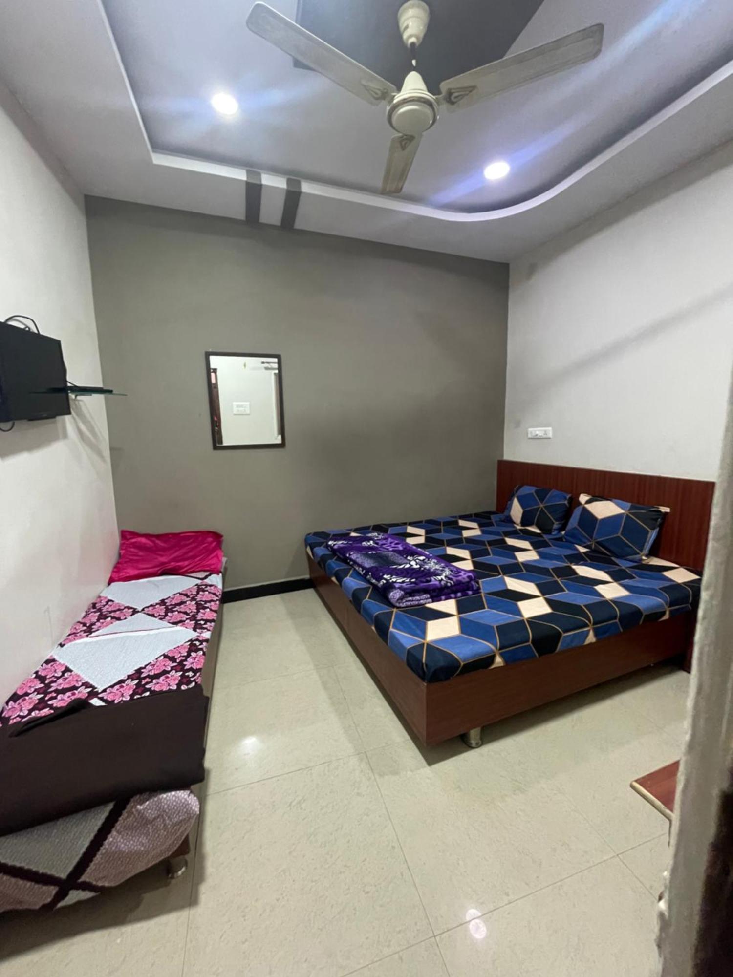 Satguru Guest House Ujjain Εξωτερικό φωτογραφία