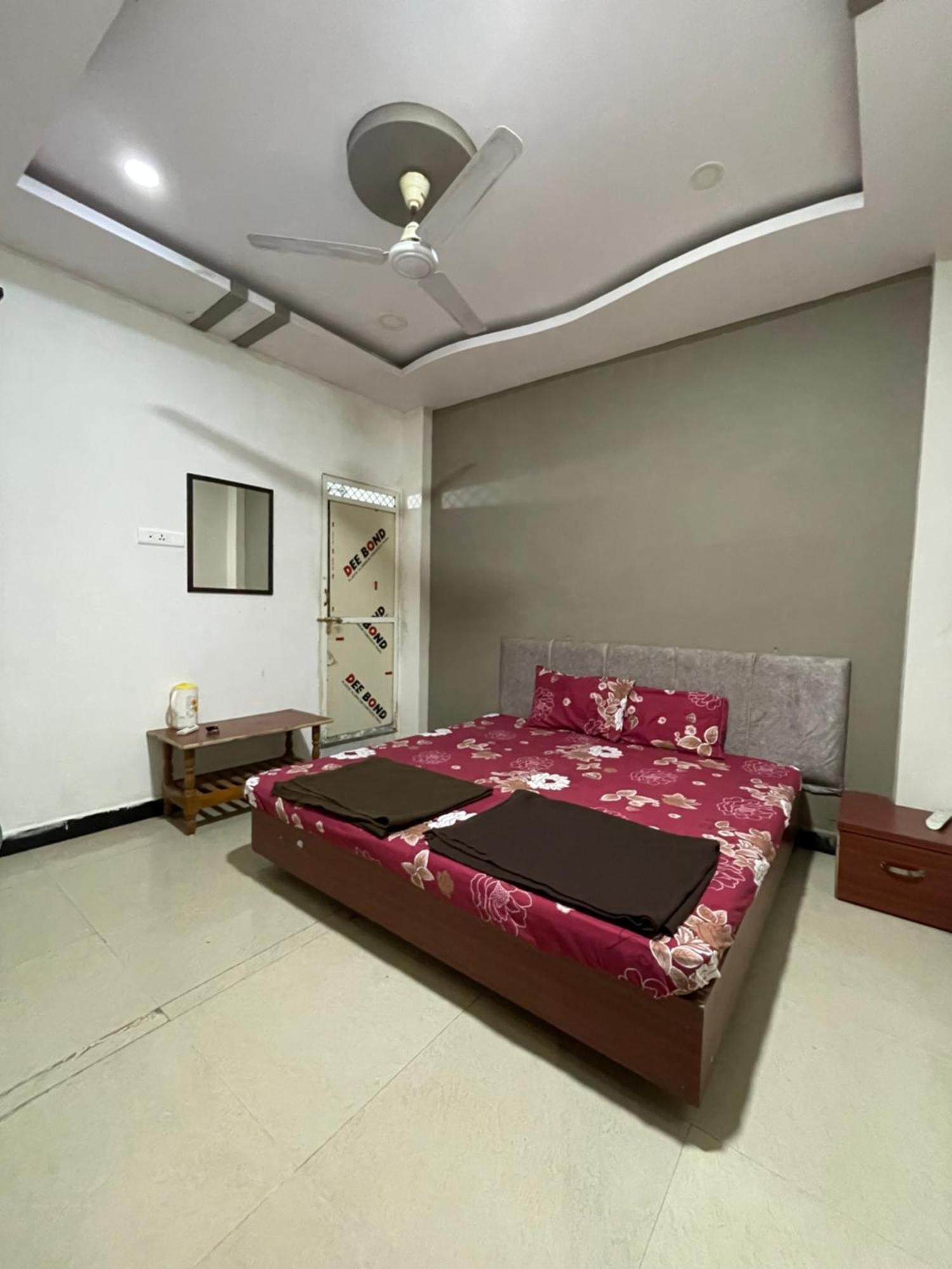 Satguru Guest House Ujjain Εξωτερικό φωτογραφία