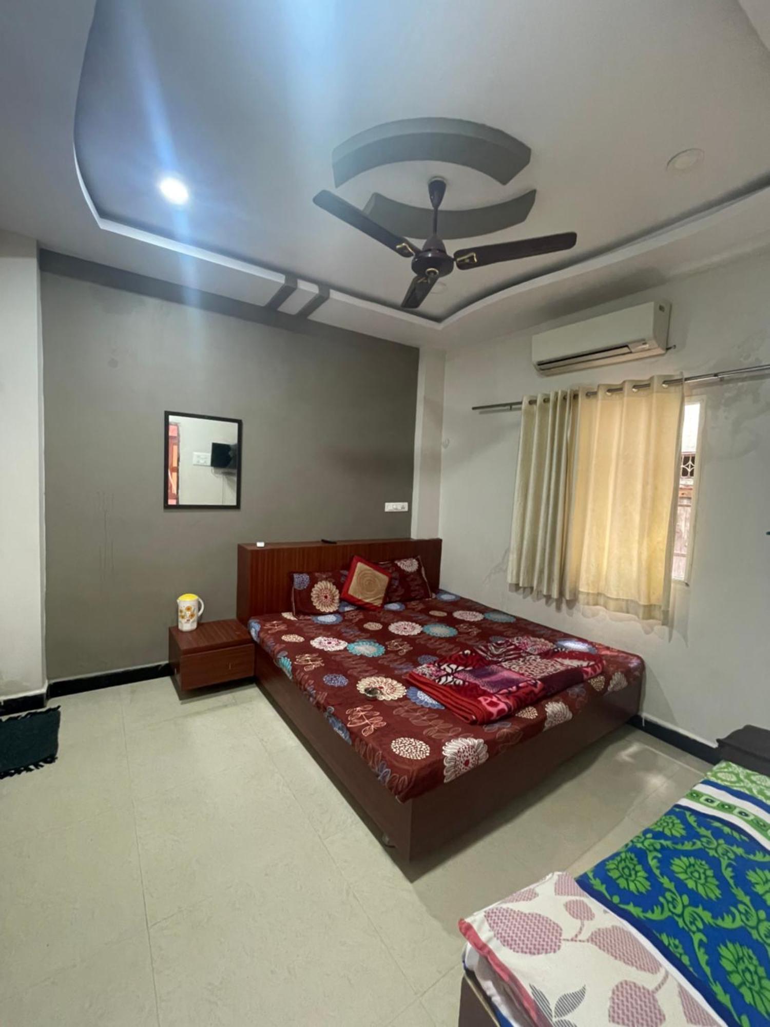 Satguru Guest House Ujjain Εξωτερικό φωτογραφία